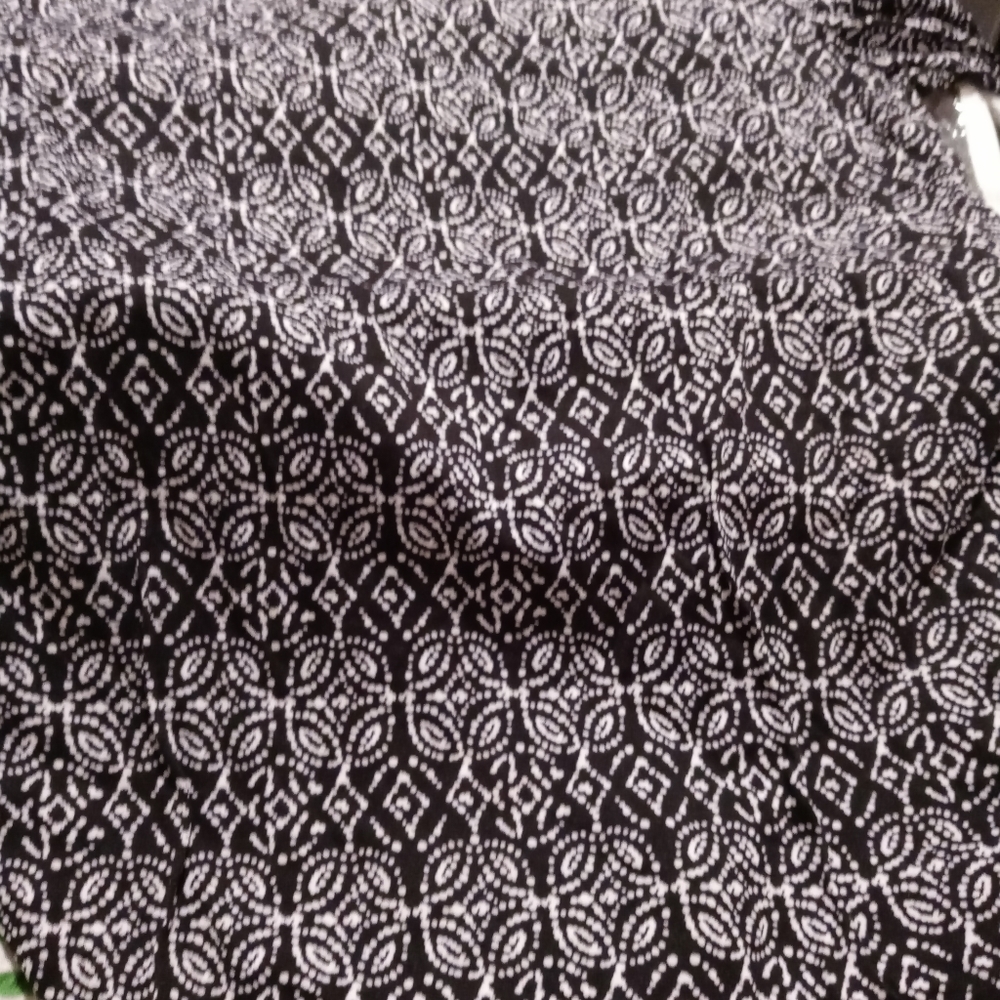 Xl long sleeve ladies shirt black and white